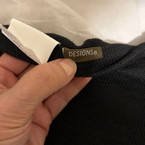 Couch,  Two 20x20 Square Black Pillows w/ Inserts - Picture 8 of 11